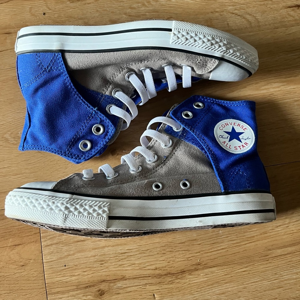 Converse sneakers women’s size 5 /size 3 juniors